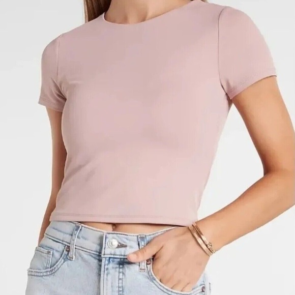 Express - Body Contour Cropped Tee - Picture 1 of 3